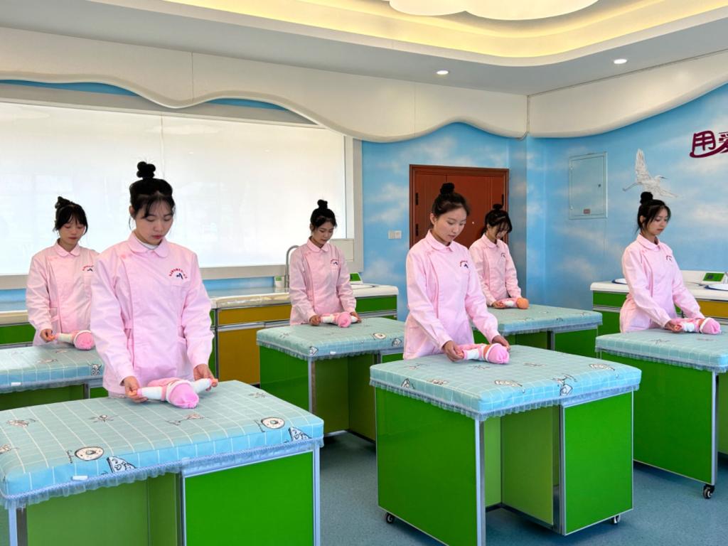 5-1婴幼儿护理实训室.jpg